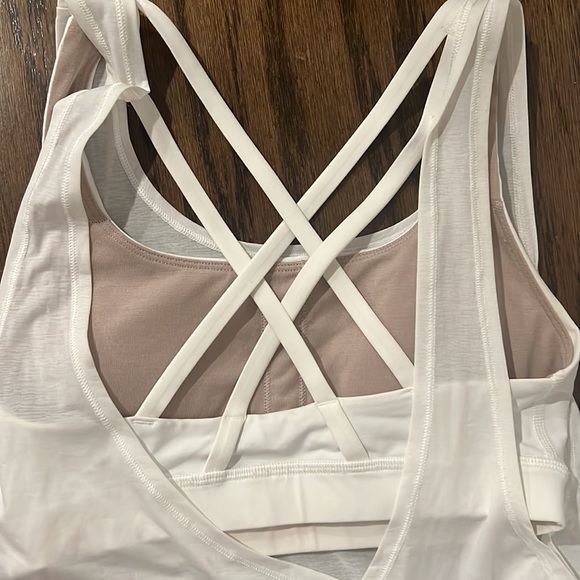 Lululemon White take top built in cross cross bra. Sz 2 - Picture 5 of 6